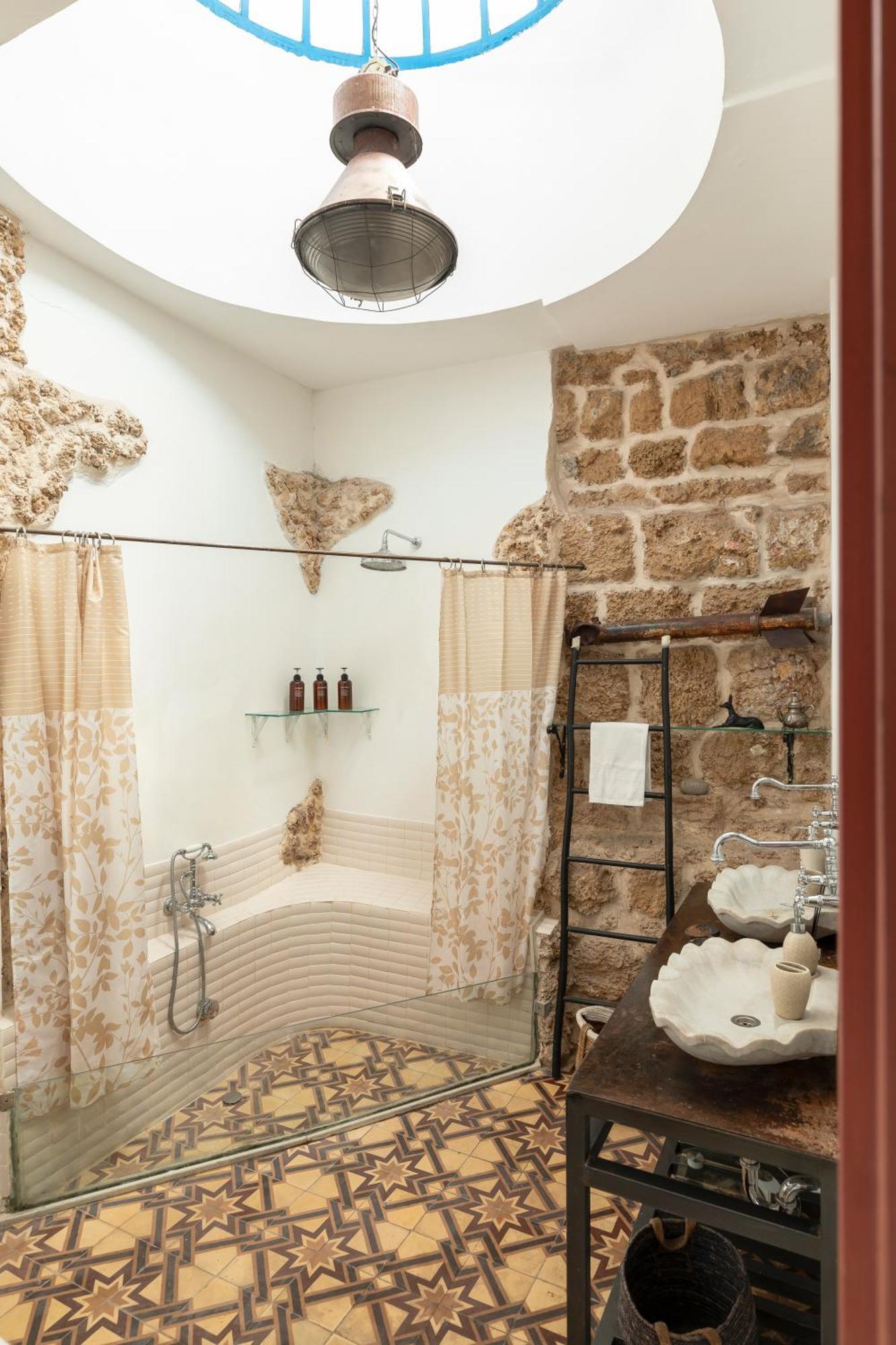 Luxury Steps From The In Neve Tzedek Holiday home *